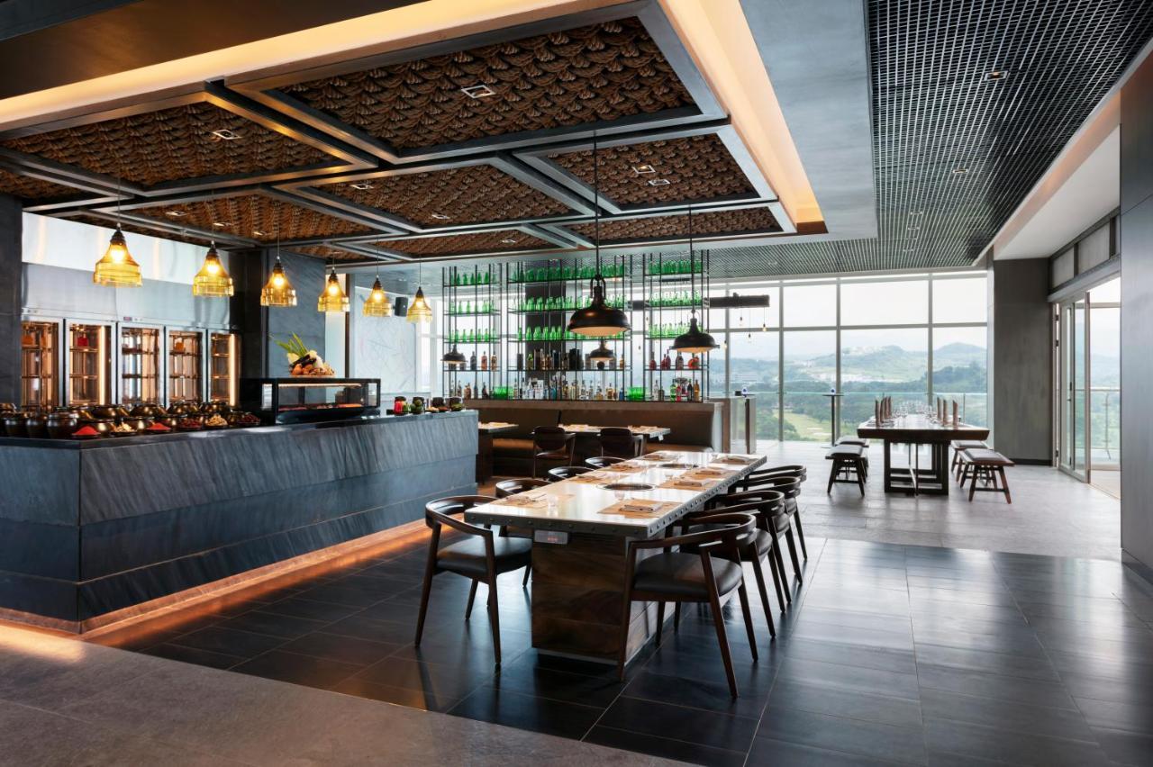Clark Marriott Hotel Mabalacat Екстериор снимка